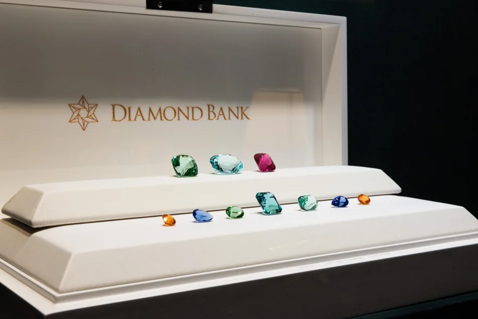 An 80-Carat Flawless Masterpiece! Diamond Bank’s Annual Exhibition Unveils Rare Gems—A Prime Opportunity for Entry.